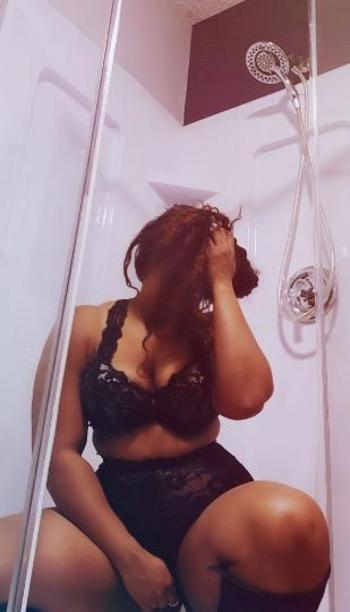 Zara, 22  female escort, Red Deer