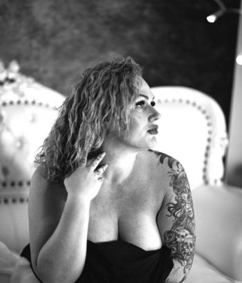 Velvet Mama, 35 Caucasian/White female escort, Red Deer