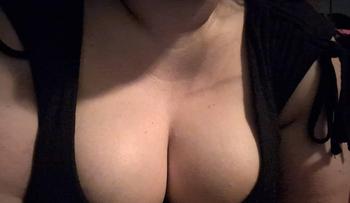 Luna, 37 Caucasian/White female escort, Red Deer