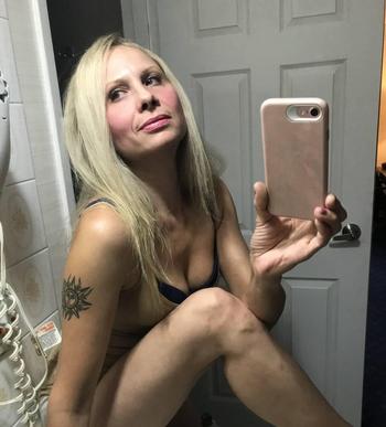 Samantha, 35 Caucasian female escort, Red Deer